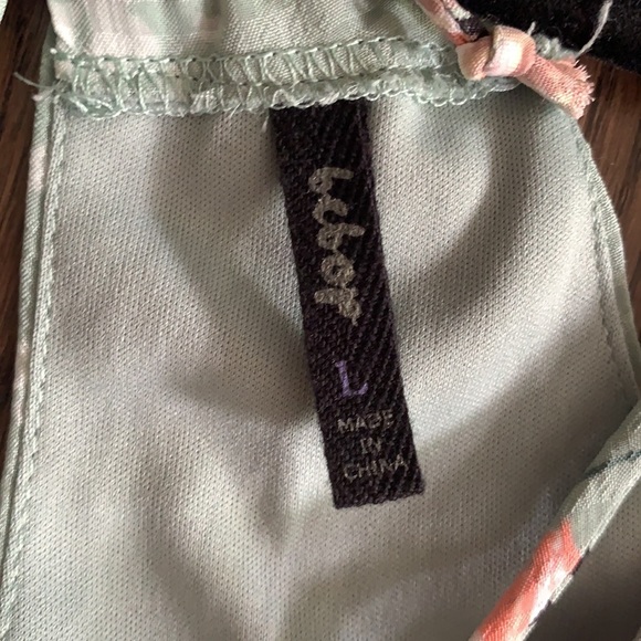 Floral Shift Dress - Picture 4 of 6